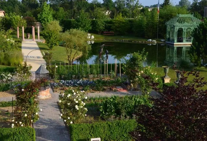 ホテル Hôtel Du Bois Blanc Domaine D Epeyssoles Georges Blanc