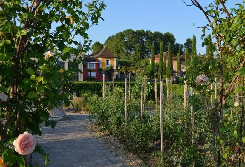 ホテル Hôtel Du Bois Blanc Domaine D Epeyssoles Georges Blanc