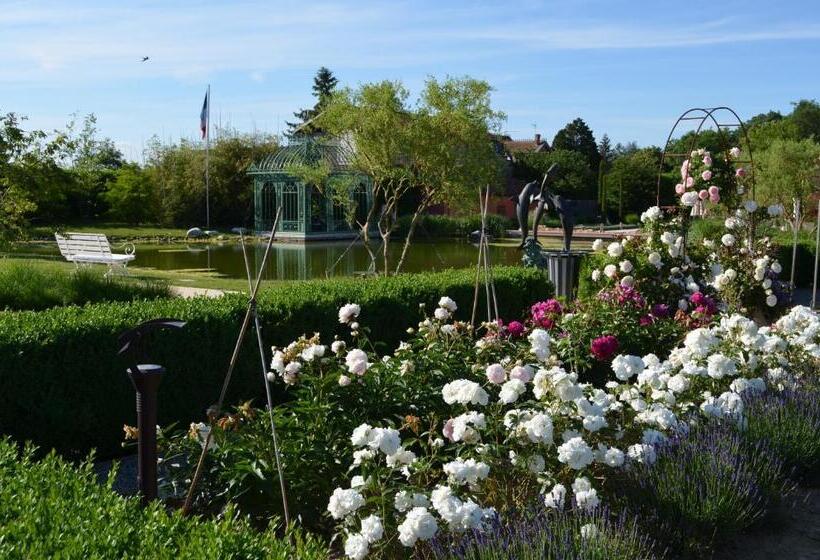 Отель Hôtel Du Bois Blanc Domaine D Epeyssoles Georges Blanc