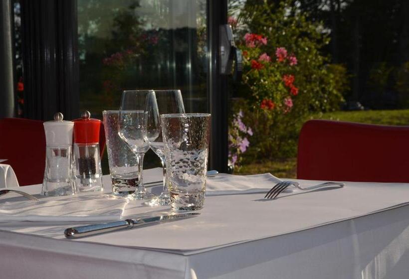 Отель Hôtel Du Bois Blanc Domaine D Epeyssoles Georges Blanc