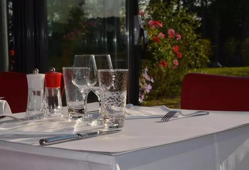 ホテル Hôtel Du Bois Blanc Domaine D Epeyssoles Georges Blanc