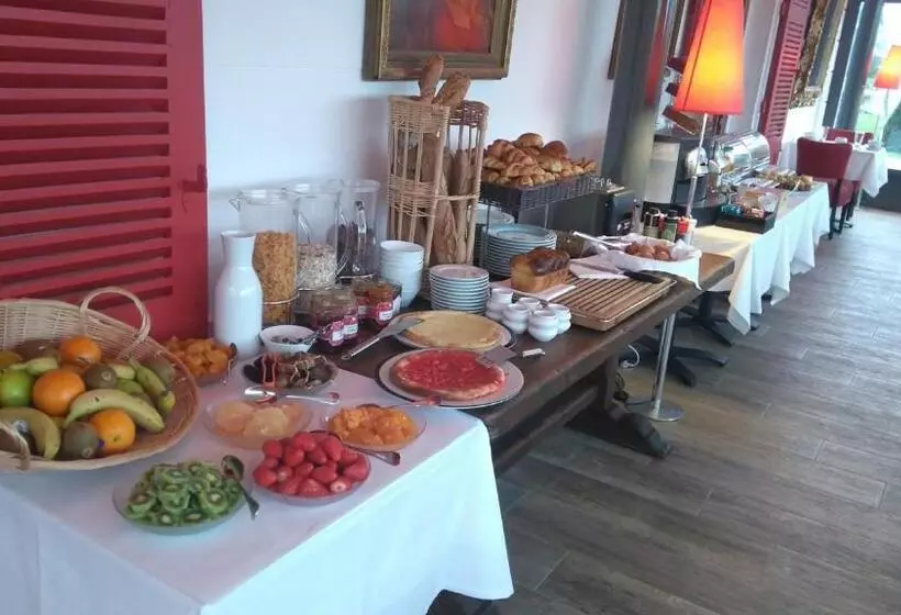 ホテル Hôtel Du Bois Blanc Domaine D Epeyssoles Georges Blanc