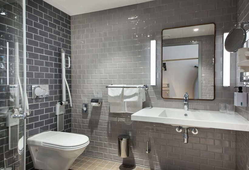 בית מלון כפרי Scandic Flesland Airport