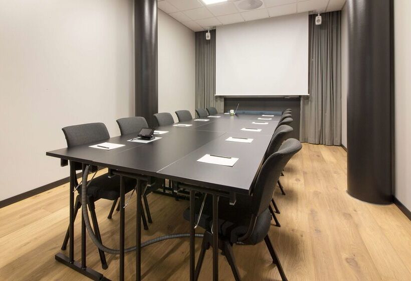 בית מלון כפרי Scandic Flesland Airport