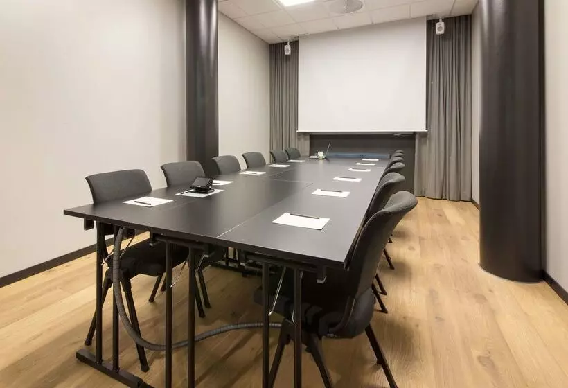 هتل Scandic Flesland Airport