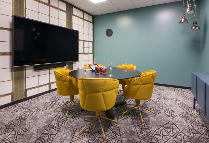 בית מלון כפרי Scandic Flesland Airport