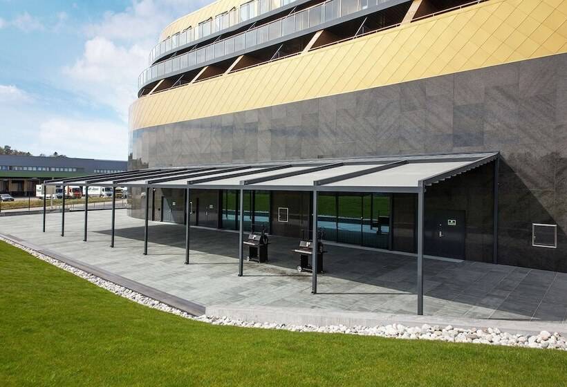 בית מלון כפרי Scandic Flesland Airport