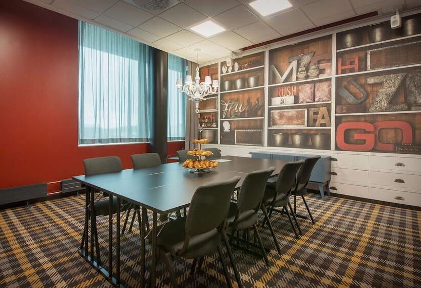 בית מלון כפרי Scandic Flesland Airport