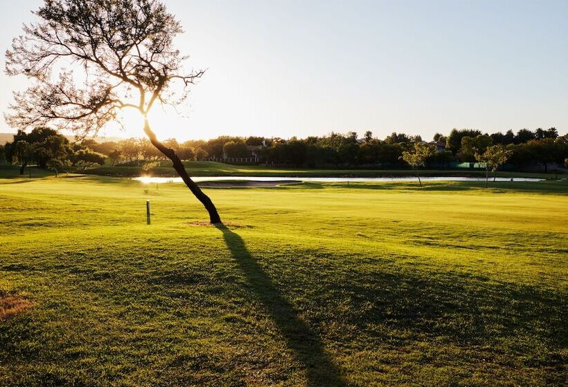 ホテル The Lakes Boutique Lodge