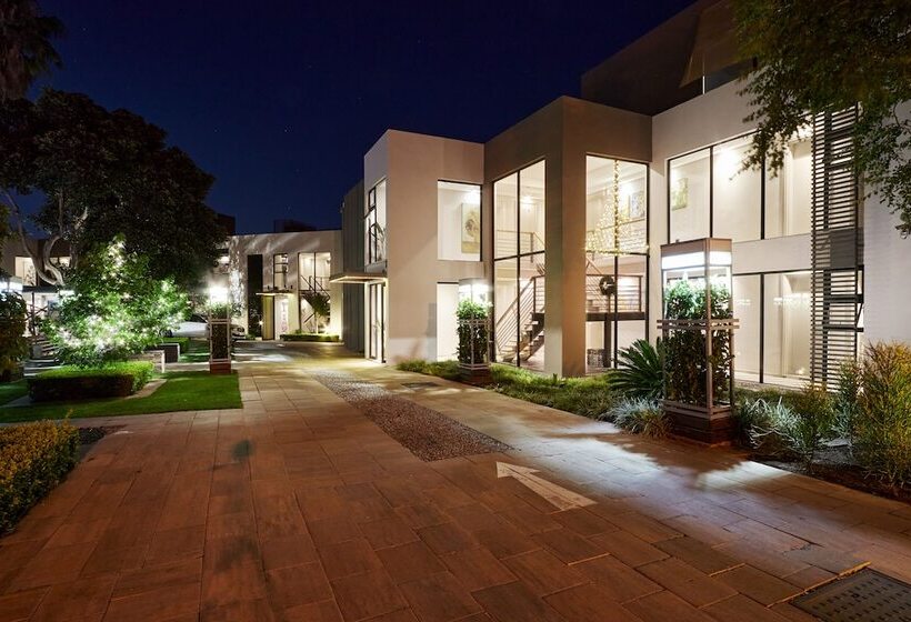 ホテル The Lakes Boutique Lodge