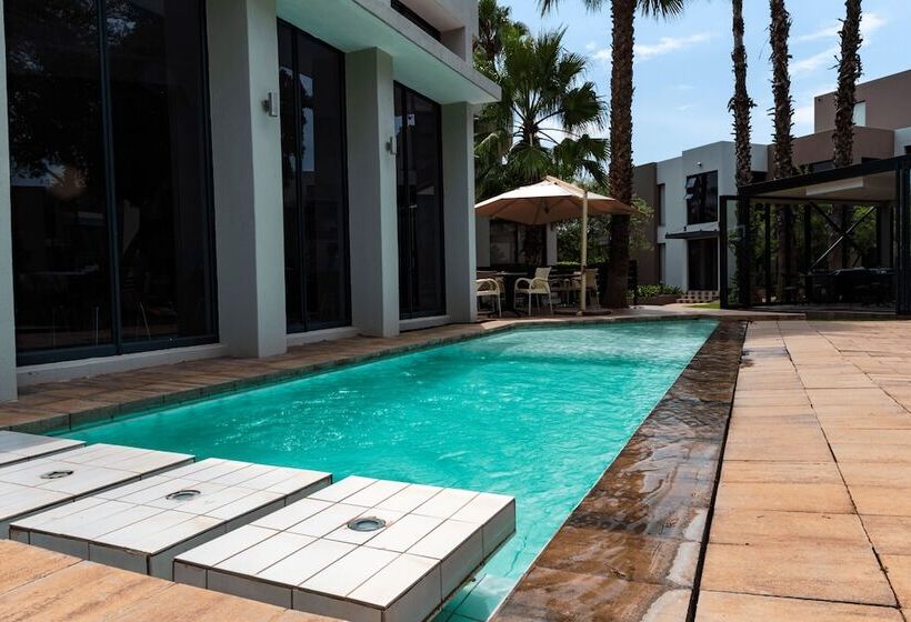 ホテル The Lakes Boutique Lodge