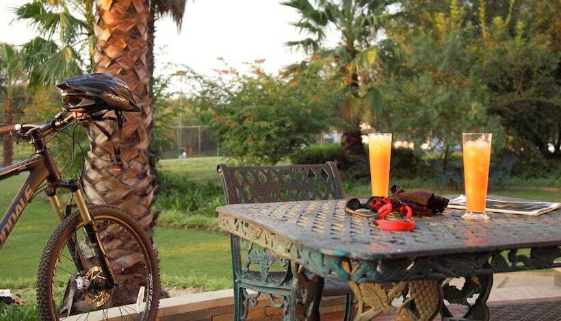 ホテル The Lakes Boutique Lodge