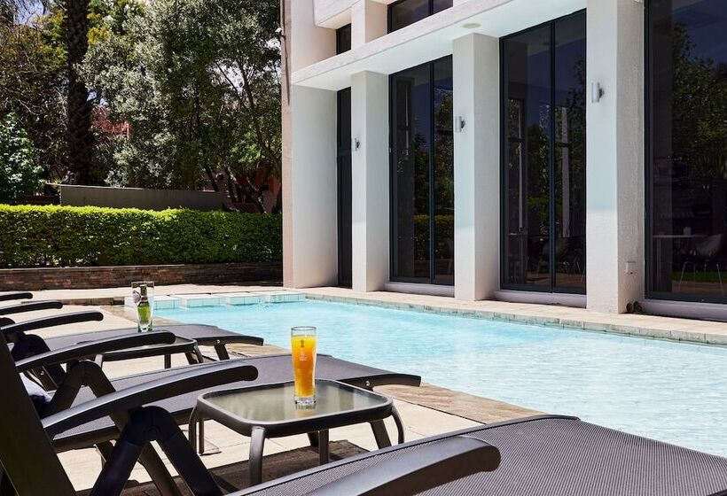 ホテル The Lakes Boutique Lodge