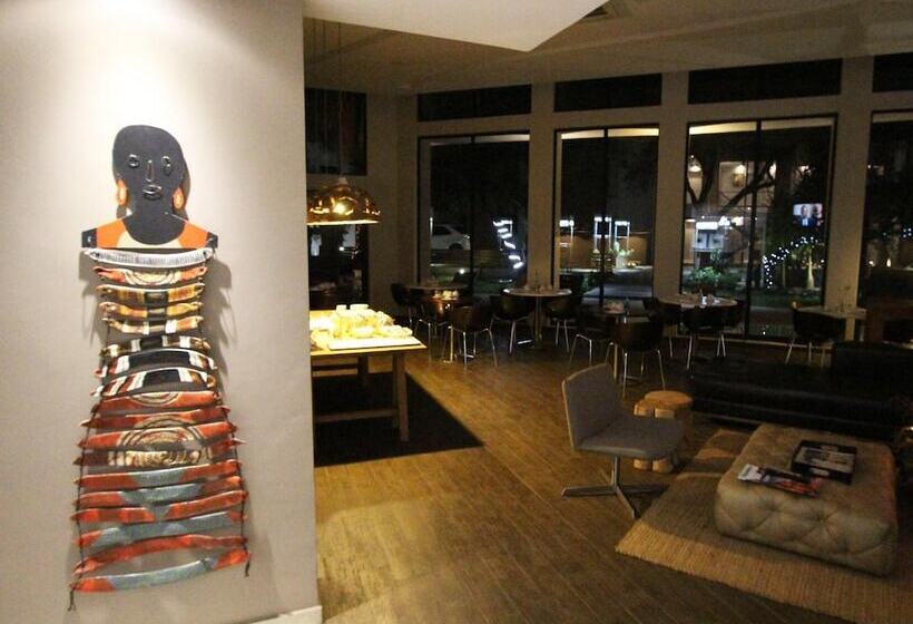 ホテル The Lakes Boutique Lodge