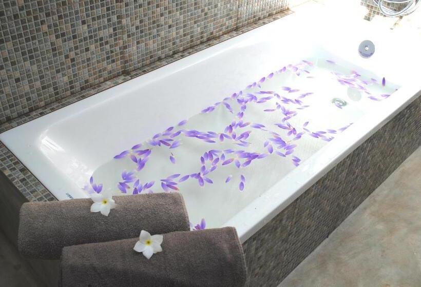 Wasantha Garden Hotel Restaurant & Ayurvedic Treatment