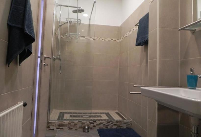 تختخواب و صبحانه Arkade