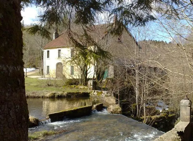 ベッドアンドブレックファースト Au Moulin Des Fées   Maison D Hôtes Cascades Du Hérisson