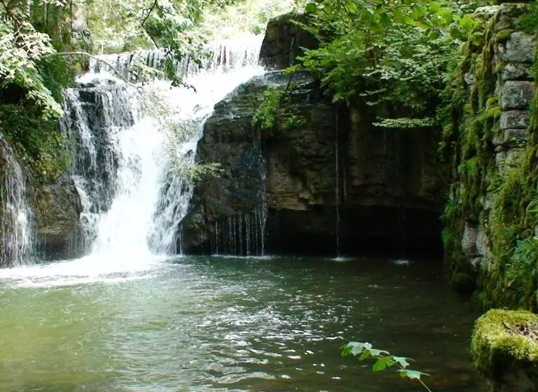 ベッドアンドブレックファースト Au Moulin Des Fées   Maison D Hôtes Cascades Du Hérisson