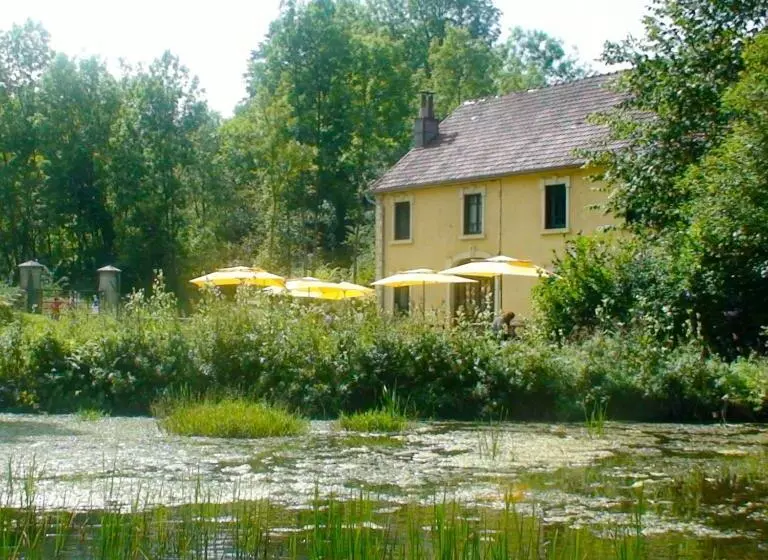 ベッドアンドブレックファースト Au Moulin Des Fées   Maison D Hôtes Cascades Du Hérisson