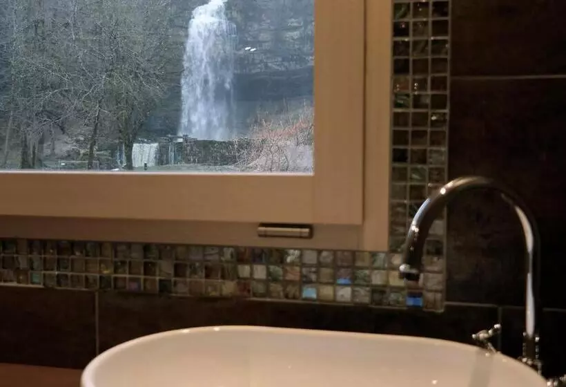 ベッドアンドブレックファースト Au Moulin Des Fées   Maison D Hôtes Cascades Du Hérisson