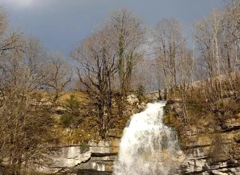 ベッドアンドブレックファースト Au Moulin Des Fées   Maison D Hôtes Cascades Du Hérisson