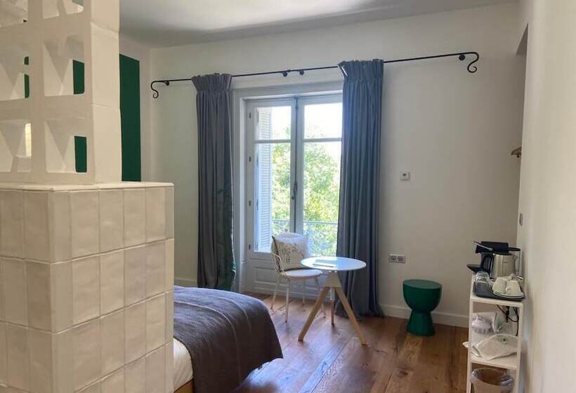 تختخواب و صبحانه Domaine De Biar