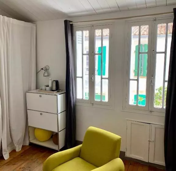 Aamiaismajoitus (B&B) Maison Face Au Soleil