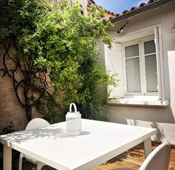 Aamiaismajoitus (B&B) Maison Face Au Soleil