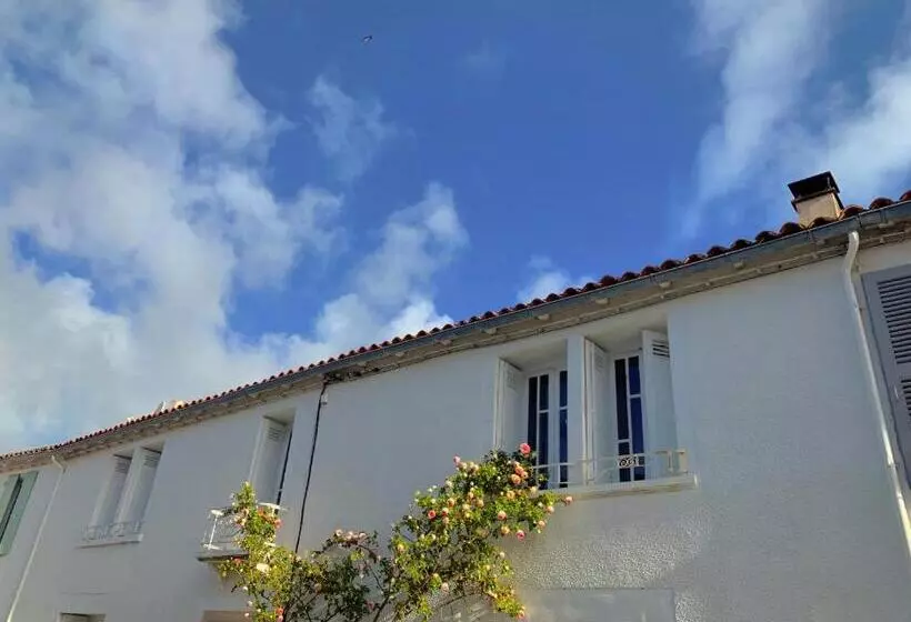 Aamiaismajoitus (B&B) Maison Face Au Soleil