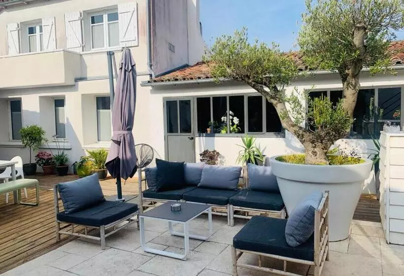 Aamiaismajoitus (B&B) Maison Face Au Soleil