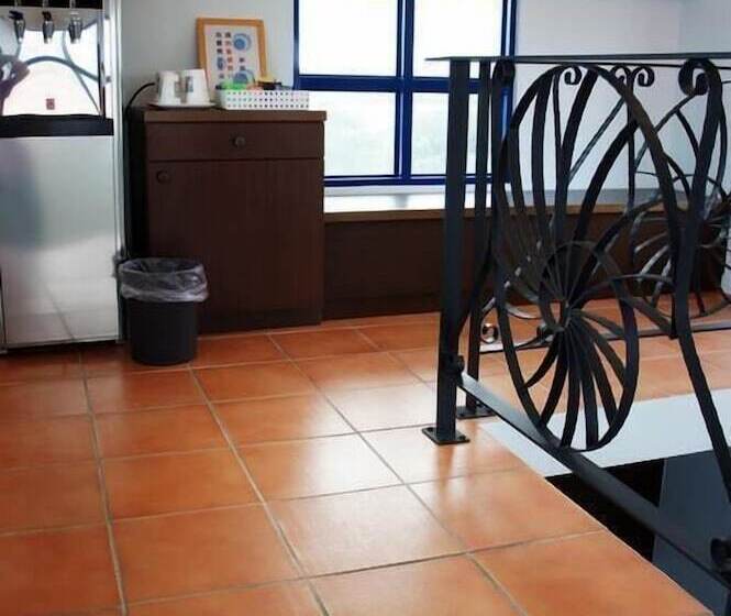 تختخواب و صبحانه The Domed Tile Bb