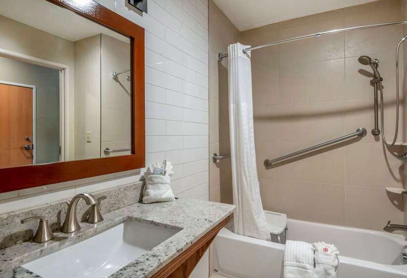 هتل Comfort Suites University