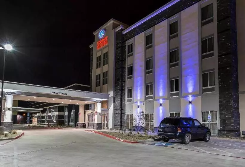 هتل Comfort Suites University