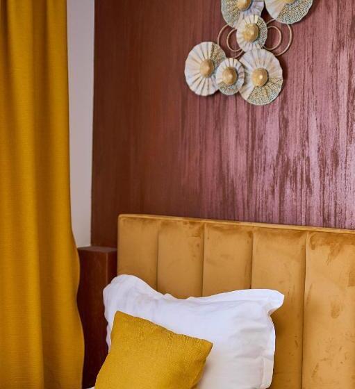 هتل Evianne Boutique