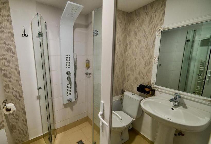 هتل Evianne Boutique