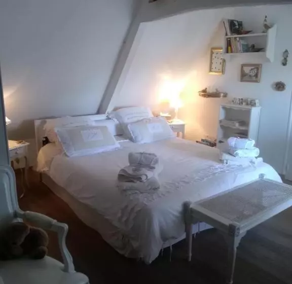 La Maison Du Phare De Honfleur Chambre D Hôtes B&b Jacuzzi Shabby Chic