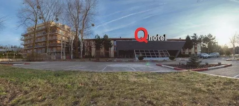Q Hotel