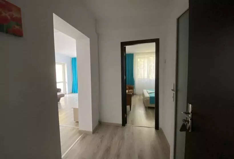 Q Hotel