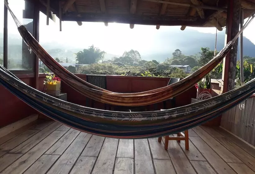 Biohostal Mindo Cloud Forest