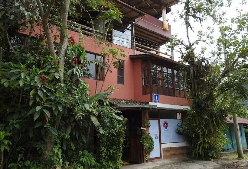 Biohostal Mindo Cloud Forest