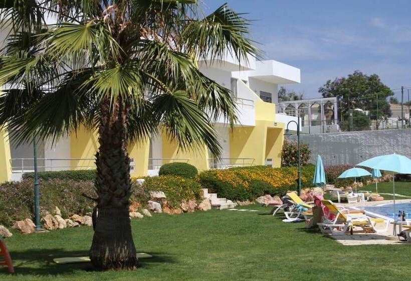 فندق Apartamentos Santa Teresinha