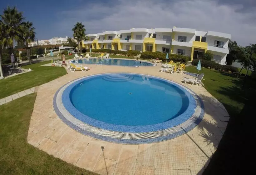 هتل Apartamentos Santa Teresinha