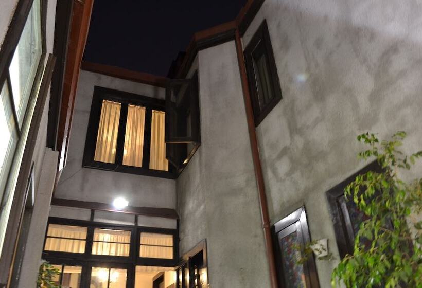 فندق Landay Hostel