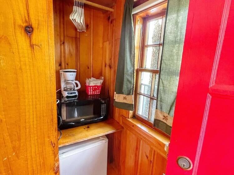 فندق Open Hearth Inn