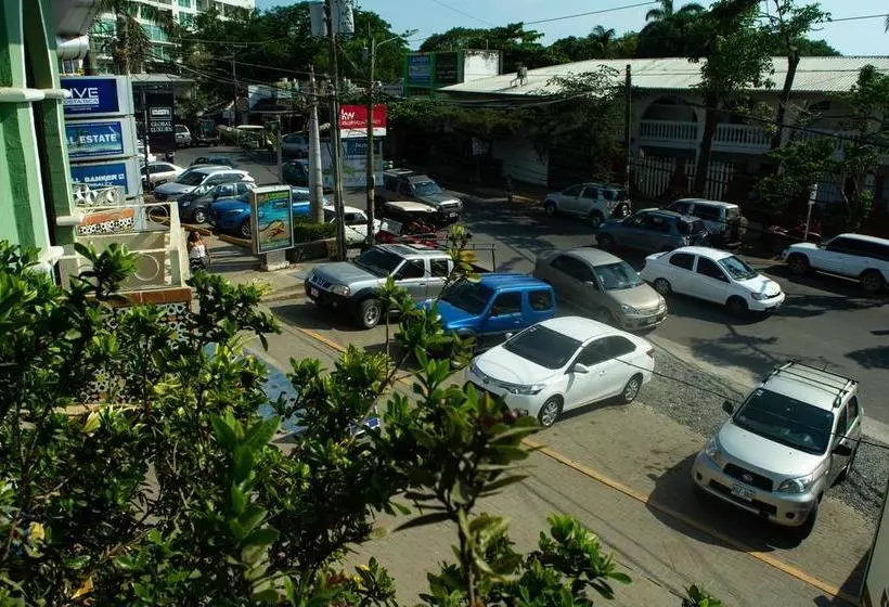 Hotelli Tamarindo Hostel Resort