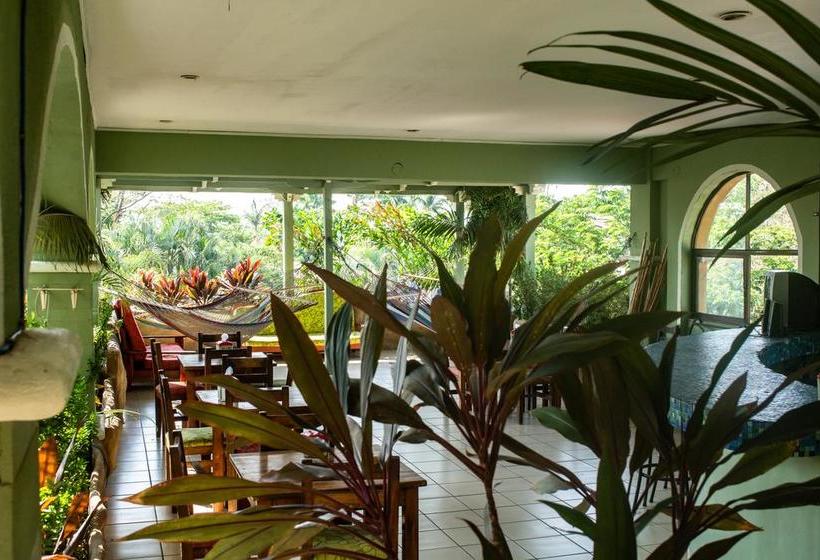 فندق Tamarindo Hostel Resort