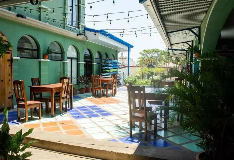 Hotelli Tamarindo Hostel Resort