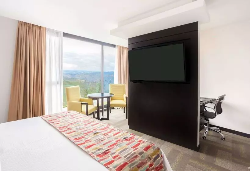 هتل Wyndham Quito Airport