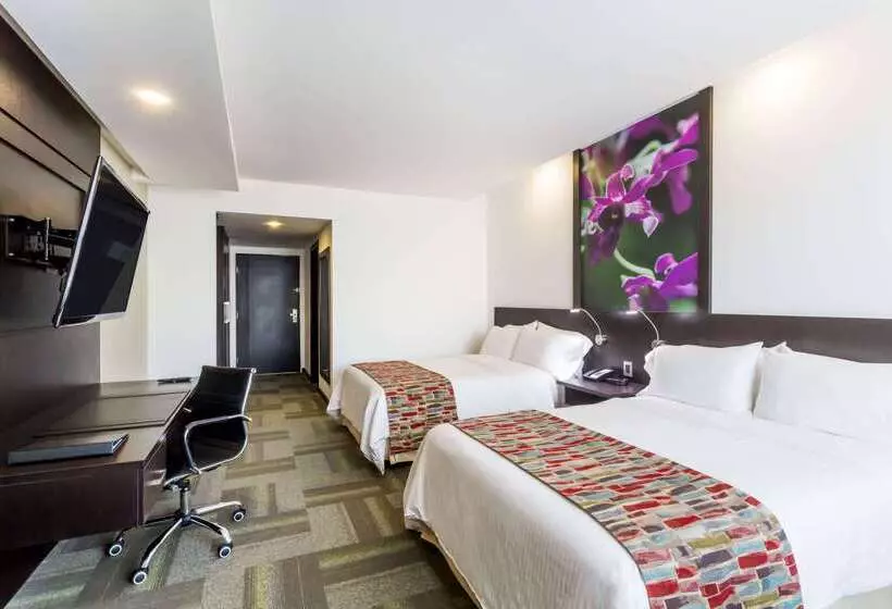 هتل Wyndham Quito Airport