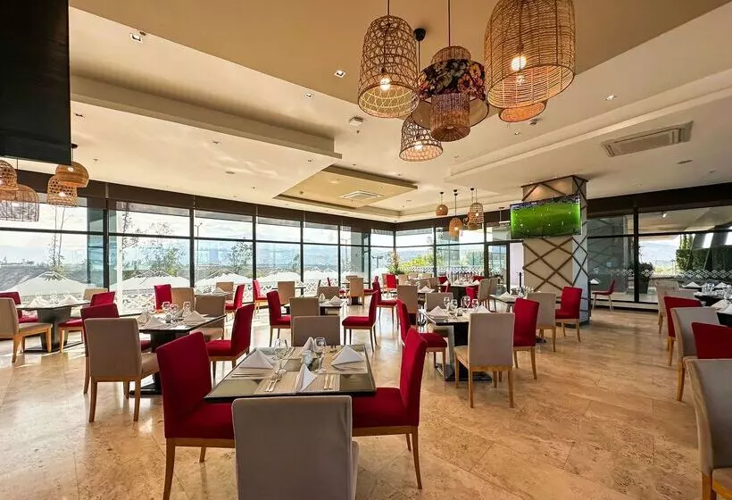 هتل Wyndham Quito Airport